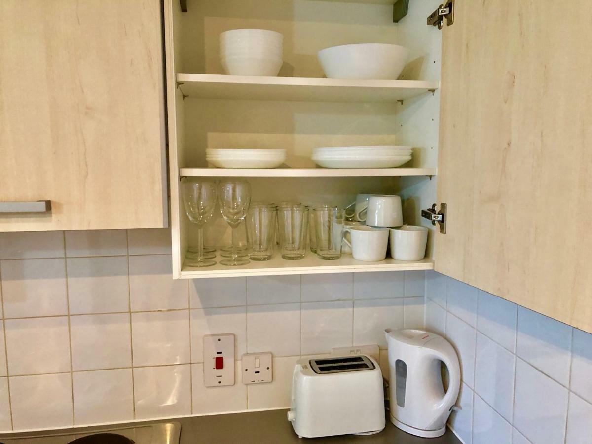 2 Bedrooms Modern Apartment, Lounge, Full Kitchen, Balcony, 5 Minutes Stratford Station Лондон Экстерьер фото