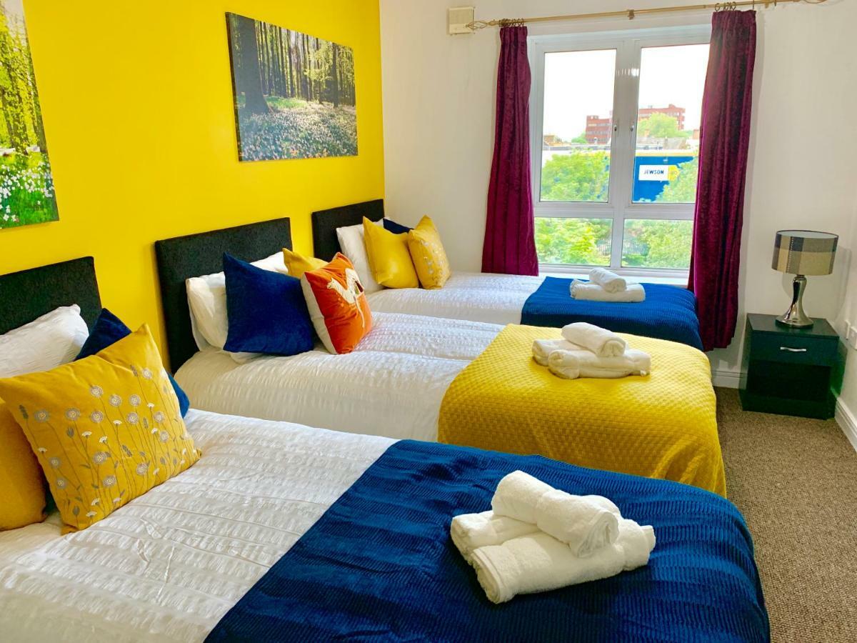 2 Bedrooms Modern Apartment, Lounge, Full Kitchen, Balcony, 5 Minutes Stratford Station Лондон Экстерьер фото